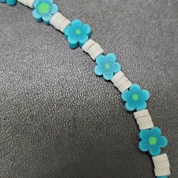 Blue, green and white flower necklace - Picture 2 of 11